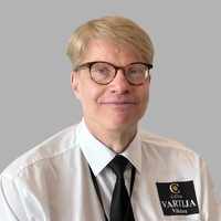Juha Hintikka - Vartijakortillinen aulapalveluhenkilö